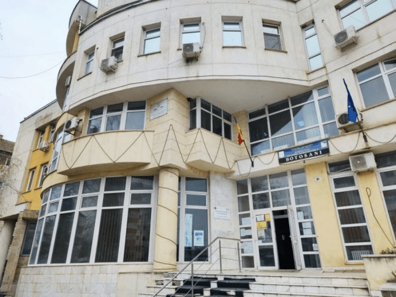 Director de la APIA Botoșani reținut de polițiști. Câinii acestuia au mutilat un copil de 10 ani