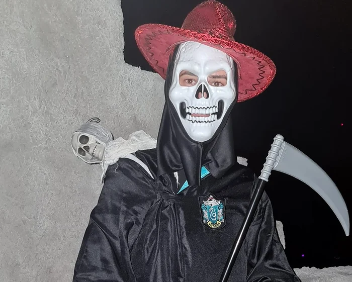 Tinerii s-au costumat în diferite personaje și s-au distrat de Halloween Foto: Facebook