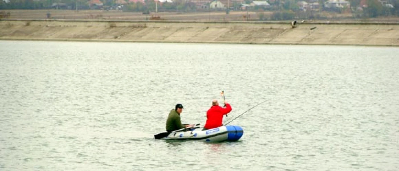 Din lacul de la Turceni au fost scoşi adevăraţi monştri