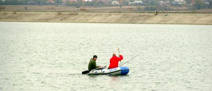 Din lacul de la Turceni au fost scoşi adevăraţi monştri