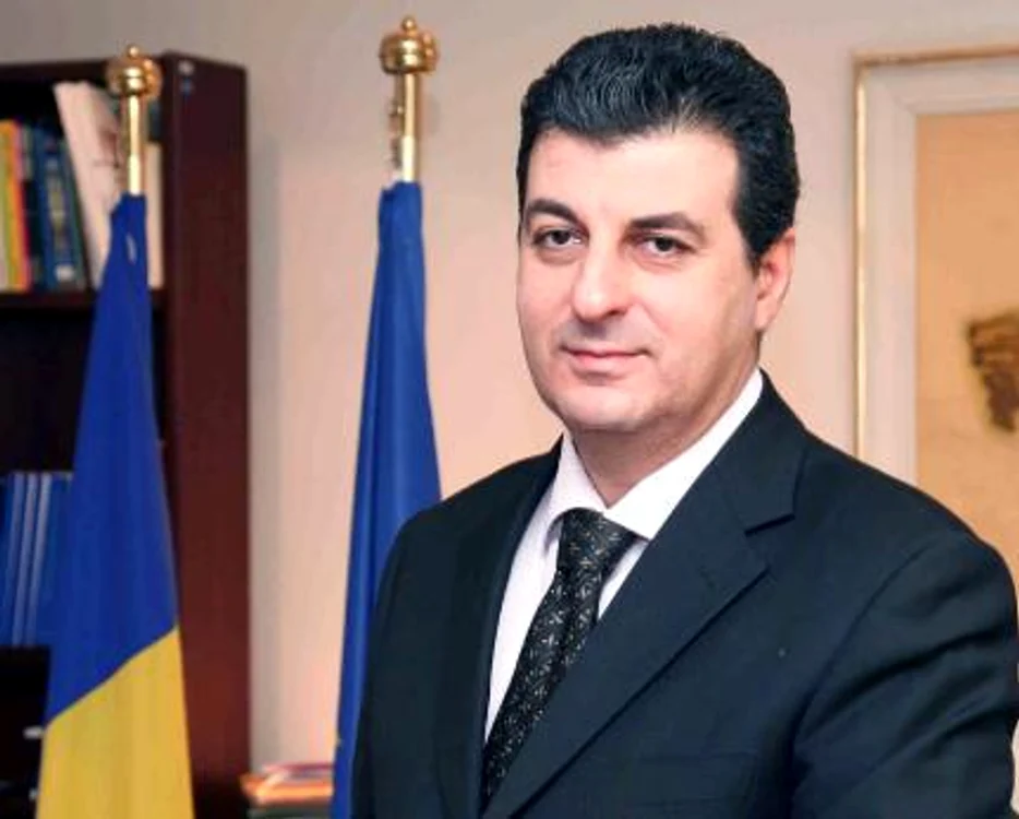Mihnea Moţoc este noul ministru al Apărării Naţionale