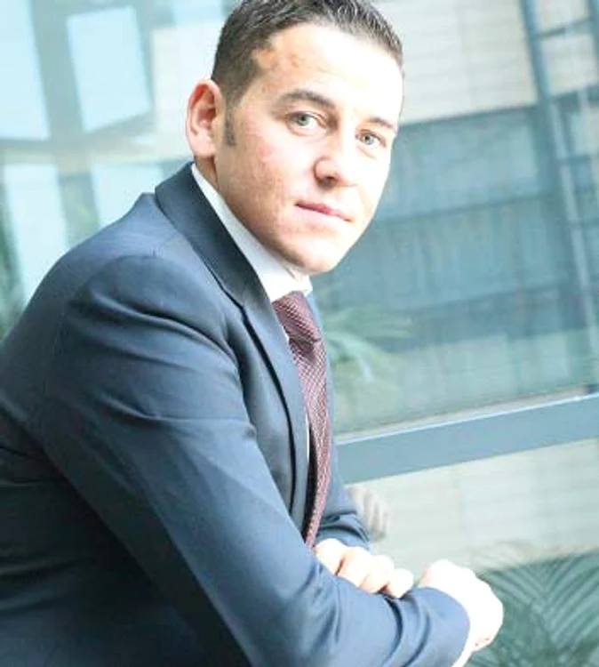 
    Iustin Paraschiv, 32 de ani, este pe  locul 54 în Top 500 Miliardari, publicat de Forbes, cu o avere estimată la 70 de milioane €.  