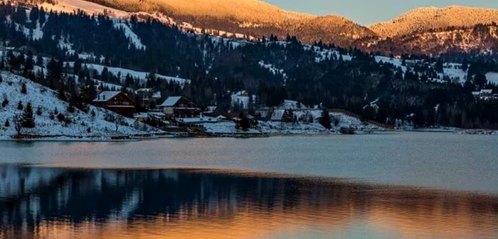 Lacul Colibiţa este de-a dreptul spectaculos pe timp de iarnă FOTO: Ovidiu Lazăr