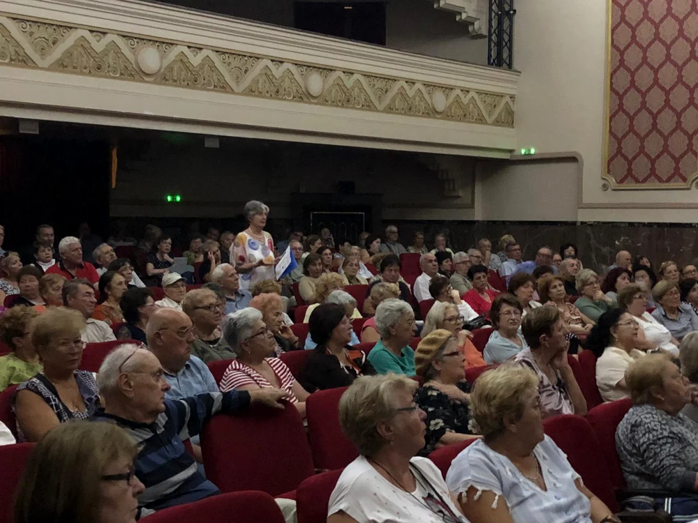 Mulți seniori din Capitală au participat la prezentarea programului de screening ”Învinge cancerul colorectal. Un test pentru viață!”