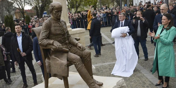 carei dezvelire statuie foto primaria carei jpg