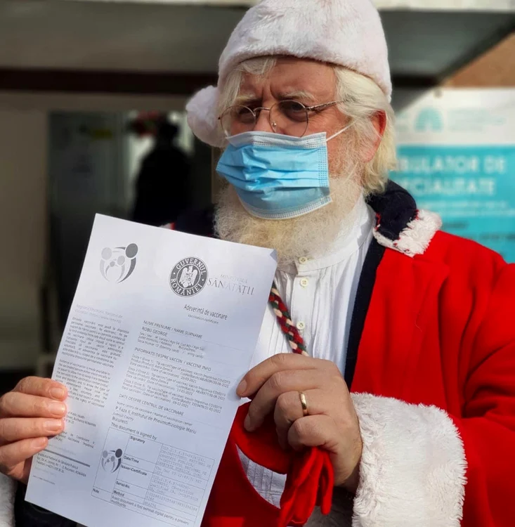 Săptămâna trecută, Moș Crăciun a făcut doza booster la Institutul „Marius Nasta” (Foto: ROVaccinare)
