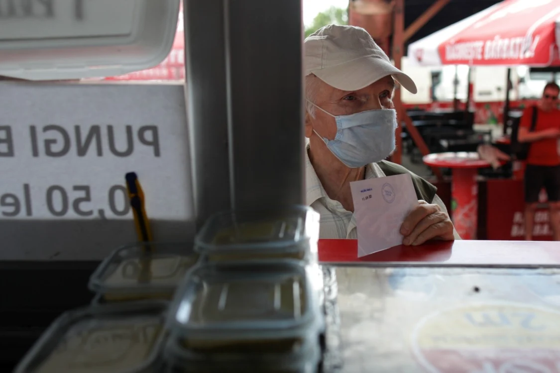 Campanie de vaccinare impotriva COVID-19 in Piata Obor din Bucuresti mici FOTO Inquam Photos / Octav Ganea
