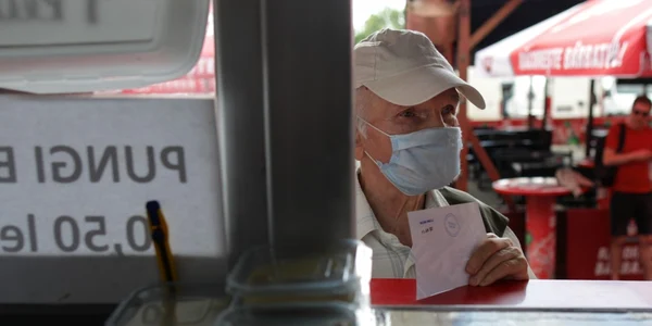   Campanie de vaccinare impotriva COVID-19 in Piata Obor din Bucuresti mici FOTO Inquam Photos / Octav Ganea