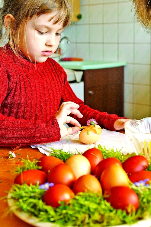 Ouăle de Paşte se vopsesc în Joia Mare