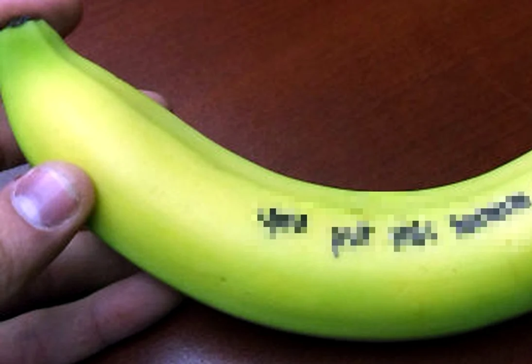 Mesajul era scris îngrijit pe banana lăsată în bucătărieFoto: arhiva personală