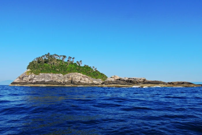 Doi turiști sunt blocați pe o insulă