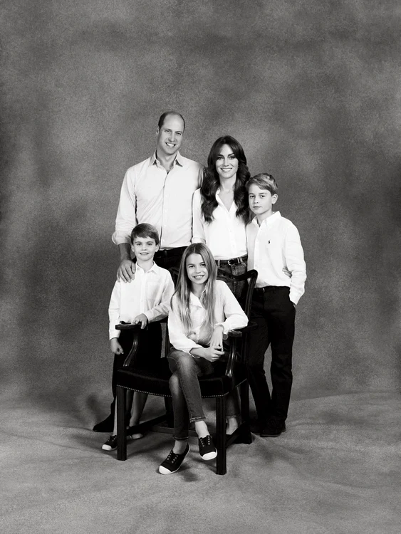 Familia Prințului William a ales o fotografie în stil clasic