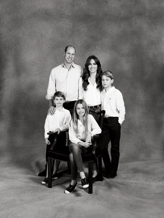 Familia Prințului William a ales o fotografie în stil clasic