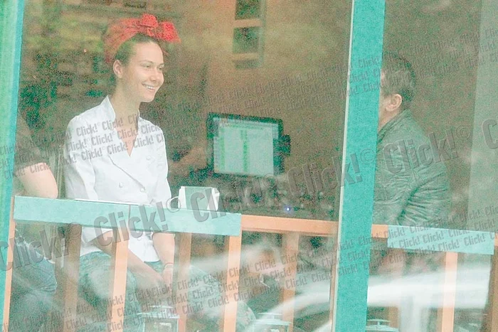 Fotoreporterii Click! au surprins-o pe Andreea într-o pauză de lucru (Foto: CAPS)