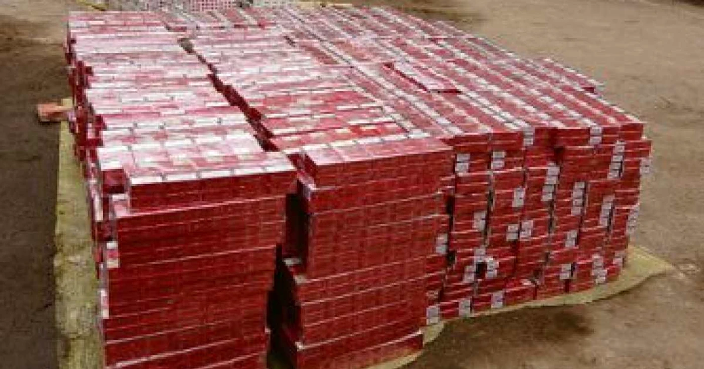 Craiova: Tir încărcat cu ţigări de contrabandă ascunse în cutii cu chipsuri