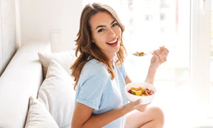 femeie frumoasă foto Shutterstock jpg