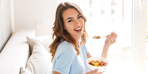 femeie frumoasă  foto   Shutterstock jpg