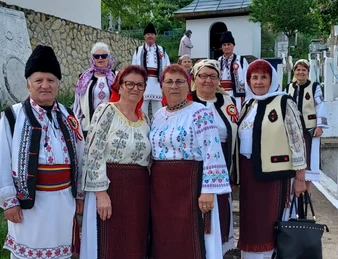 În Duminica Floriilor, localnicii merg la Biserică FOTO: Ecaterina Hulea