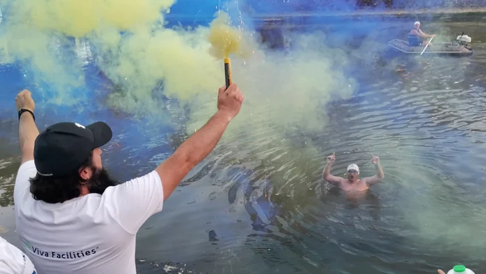 Avram Iancu a înotat 12 ore în Bega FOTO Ş.Both