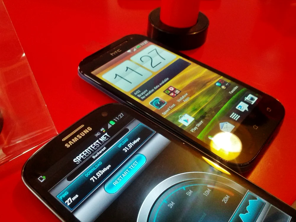 Vodafone a prezentat două modele 4G: Galaxy S3 şi One SV. FOTO Adevărul