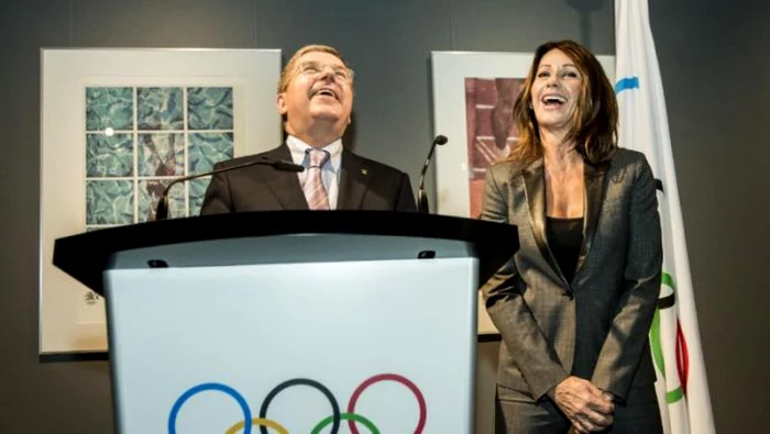 Thomas Bach, preşedintele Comitetului Olimpic Internaţional, şi fosta campioană Nadia Comăneci