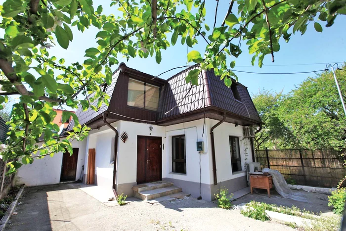 În această vilă din cartierul bucureştean Băneasa erau “şcoliţi” viitorii hoţi. Astfel de case retrase erau închiriate şi în Cluj, şi în Constanţa