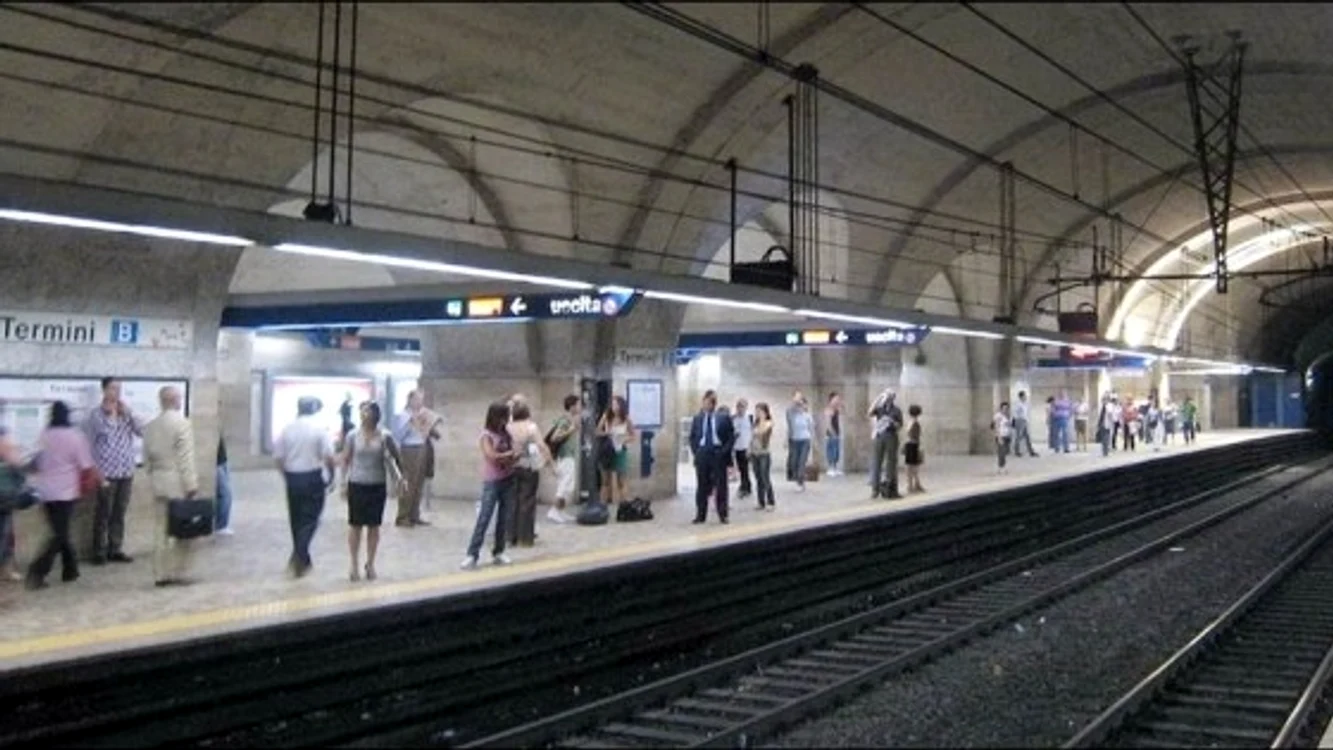 Metroul din capitala Italiei este unul dintre locurile preferate de hoții români