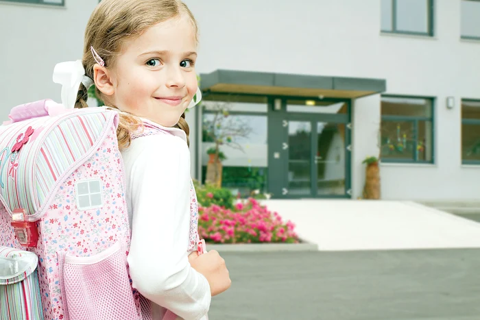 Greutatea ghiozdanului nu trebuie să depășească 10–15% din greutatea copilului Foto: Shutterstock 
