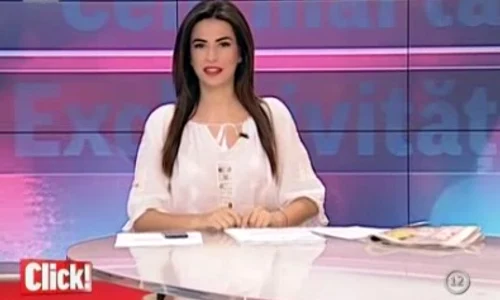 Bruneta a purtat o ie, care i a venit perfect jpeg