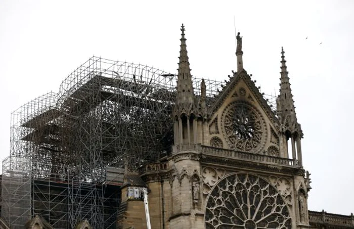 Acoperis Notre Dame distrus de flacari FOTO EPA-EFE