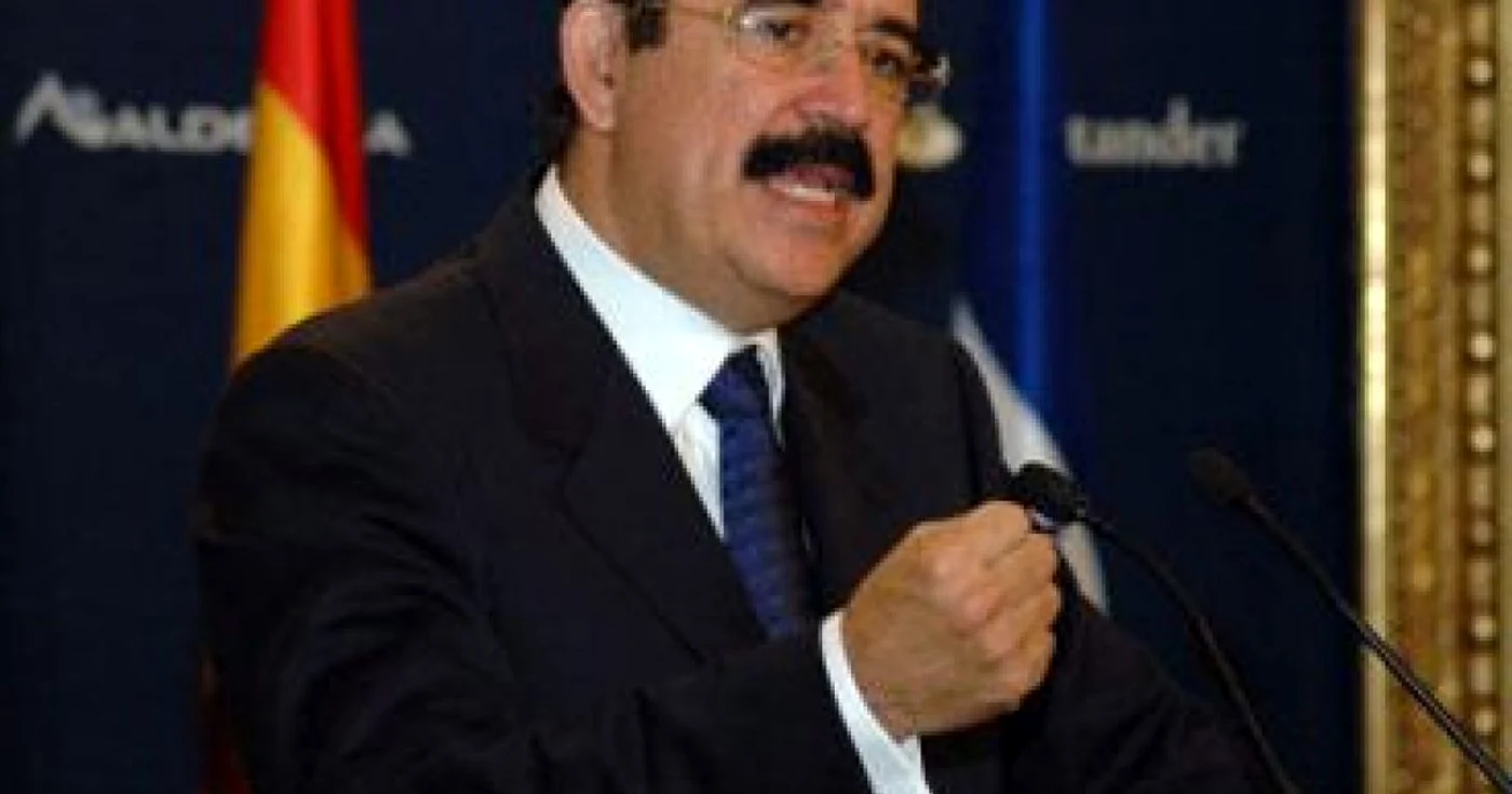 Manuel Zelaya a sosit în El Salvador