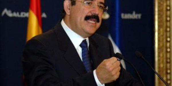 Manuel Zelaya a sosit în El Salvador