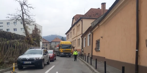 Amenzi pentru camioanele care circulă fără permis de liberă trecere FOTO Primăria Braşov