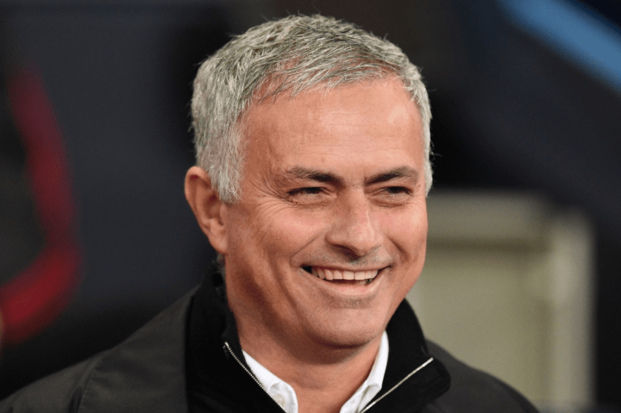 Mourinho, simpatic după Roma – Feyenoord: Cadoul oferit unui ziarist „plângăcios“ VIDEO
