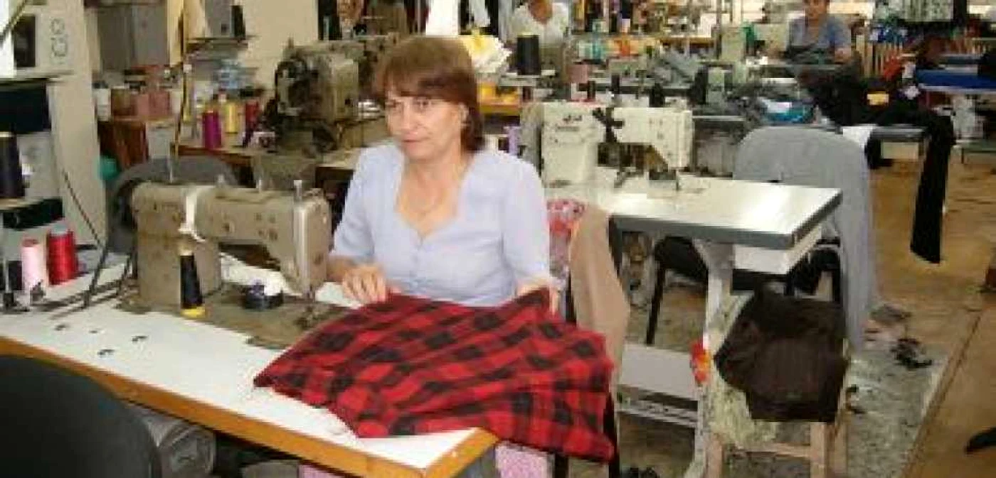 Ploieşti: Croitoresele au de lucru la uniformele şcolare