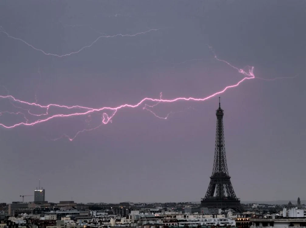 Furtună în Paris (Foto: Caters)