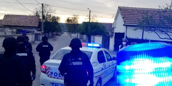 Filtru de angajaţi MAI în Vâlcea în timpul pandemiei de coronavirus Foto Adevărul