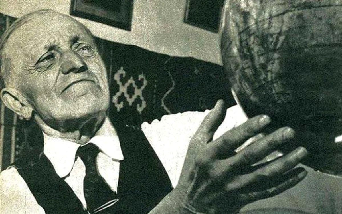 Dumitru Dan s-a născut în 1889 la Buhuși și a murit pe 4 decembrie 1978 în Buzău SURSA Muzeu Buhuși