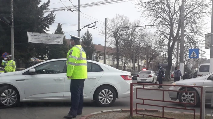 Polițiștii au verificat spitalul din Bârlad, dar fără să îl evacueze FOTO arhivă Adevărul