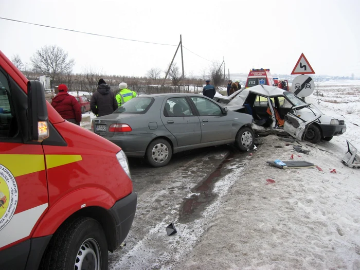 La locul accidentului au fost deplasate mai multe echipaje SMURD