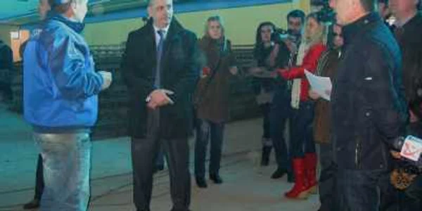 Ministrul a verificat, dacă muncitorii îşi fac treaba. Foto: Ionuţ Dincă 
