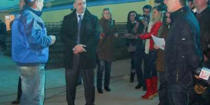 Ministrul a verificat, dacă muncitorii îşi fac treaba. Foto: Ionuţ Dincă