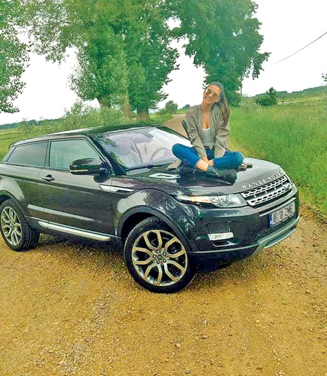 Antonia, mândră de „bolidul” pe care i l-a dat iubitului