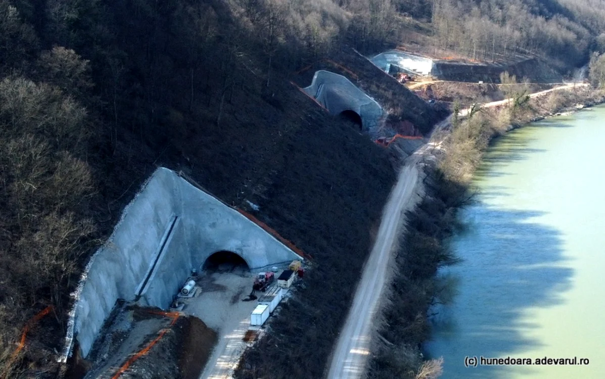 Tunelurile feroviare în şantier. Foto: Daniel Guţă. ADEVĂRUL