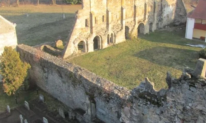 Secretele bisericilor fortificate săseşti din Sibiu: legenda camerei împăcării de la Biertan şi a pârâului care nu îngheaţă niciodată, de la Cârţa jpeg