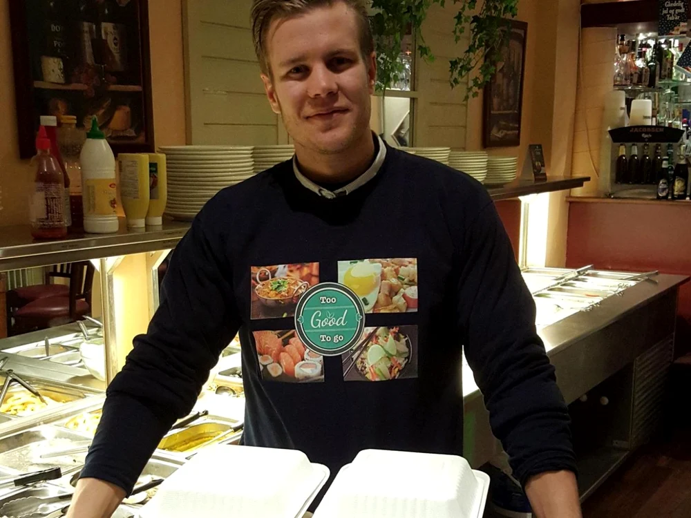 Mâncare ieftină din
surplusul restaurantelor, comandată printr-o aplicaţie smartphone. Foto standard.co.uk