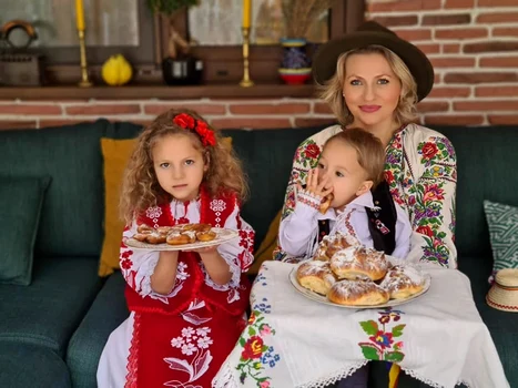 1 copiii mirelei vaida in costum popular 6 jpg jpeg