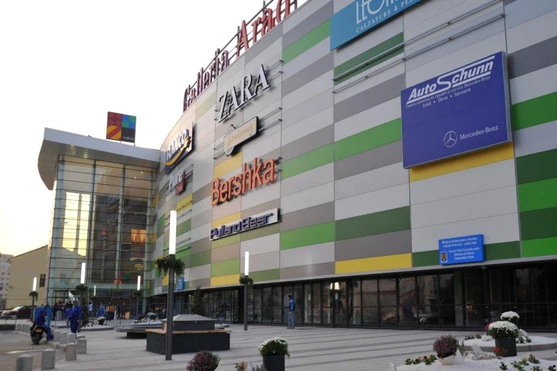 O nouă etapă de reduceri la mall FOTO arhivă