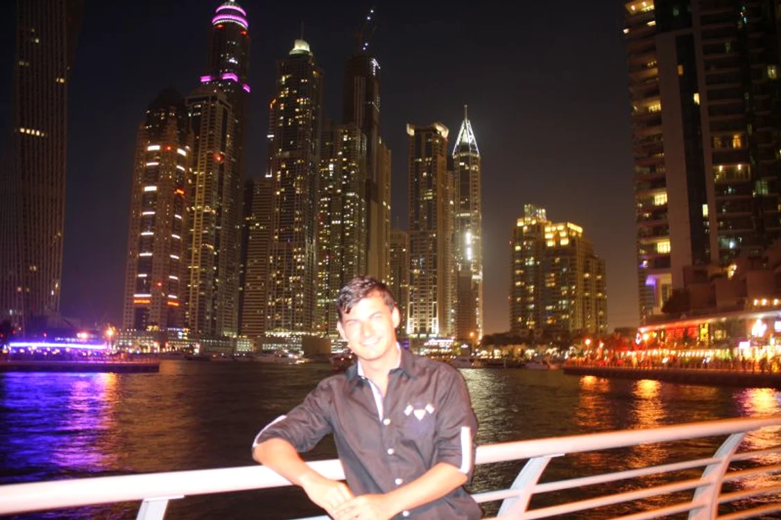 Fabio s-a distrat pe cinste în vacanţa din Emiratele Arabe Unite. (Arhiva personală)