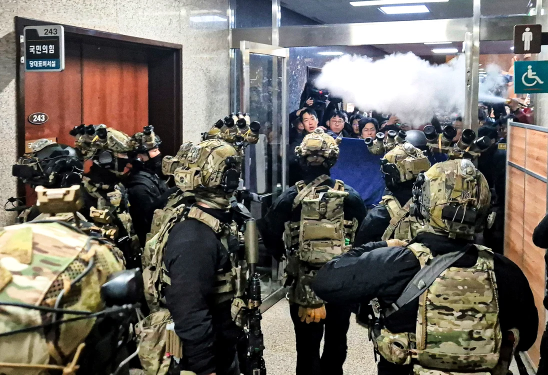 Legea marţială a preşedintelui sud-coreean a aruncat ţara în haos. Foto Profimedia